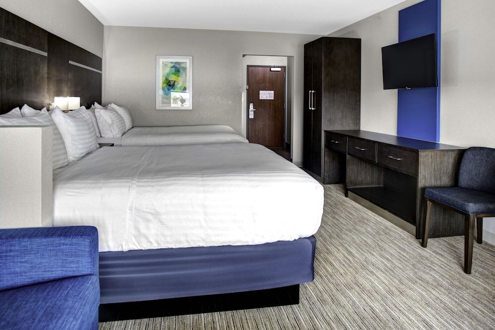 Quadruple Suite Holiday Inn Express & Suites Coldwater, an IHG Hotel