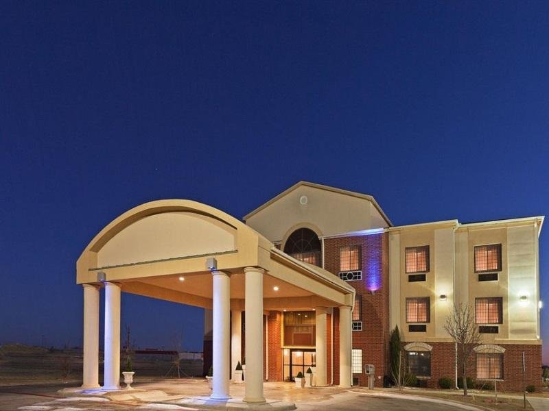 2 Bedrooms Suite Holiday Inn Express Hotel & Suites Plainview, an IHG Hotel