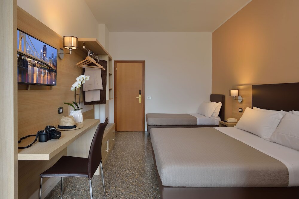Standard Triple room Hotel Piero Della Francesca