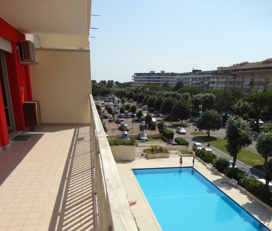 Appartamento 2 camere con balcone Great Flat With Shared Pool for six Guests-beahost