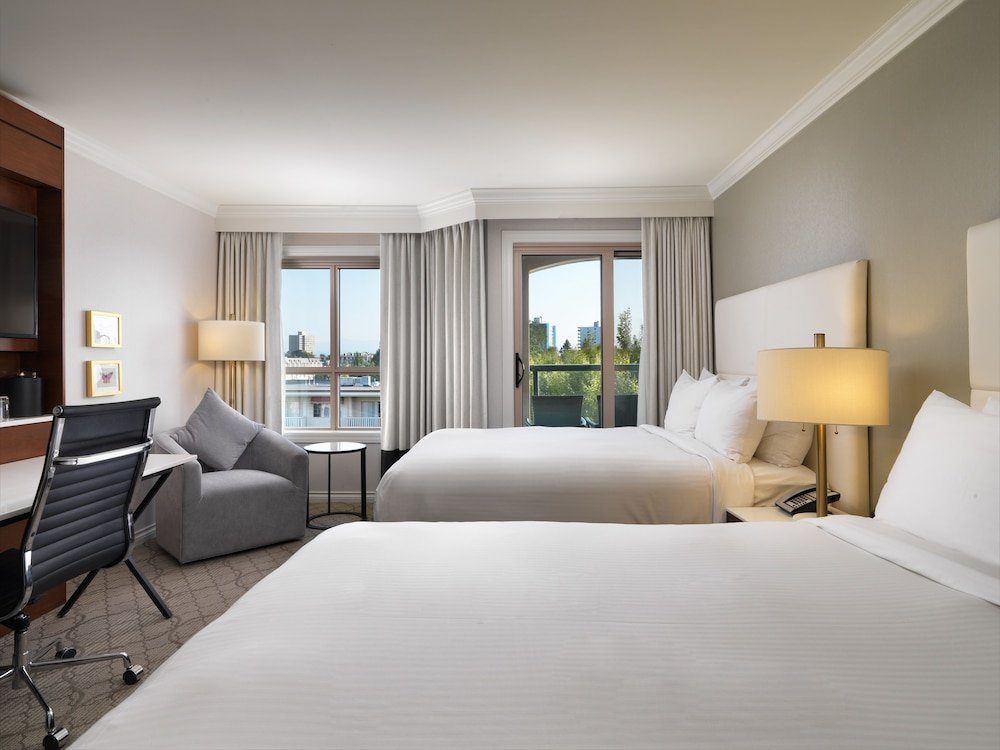 Standard Quadruple room with balcony and with city view Hotel Grand Pacific