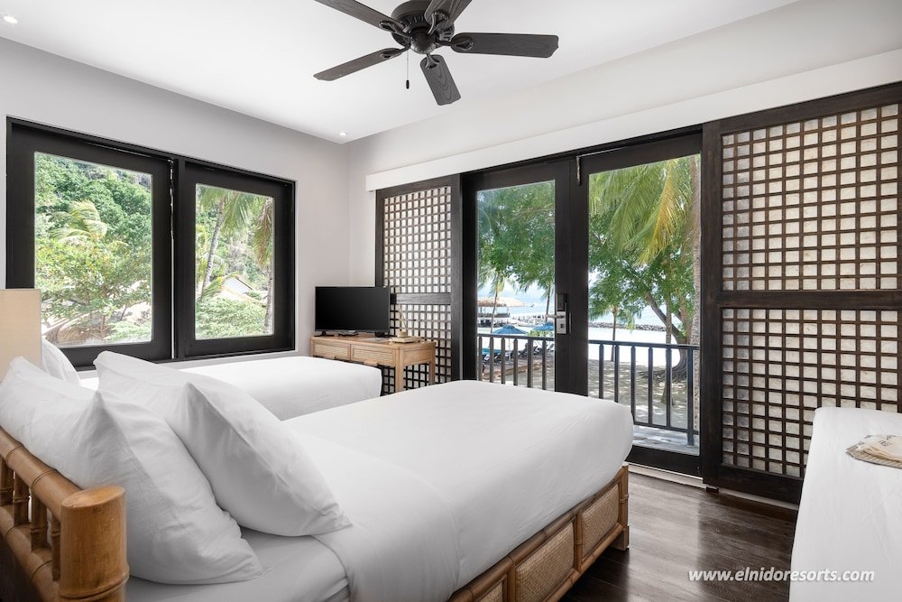 Standard room with balcony and beachfront Miniloc Island Resort
