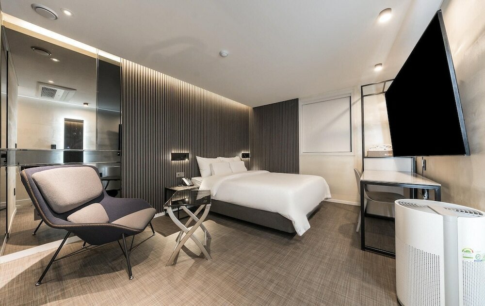 Cama en dormitorio compartido Seocho JS Hotel