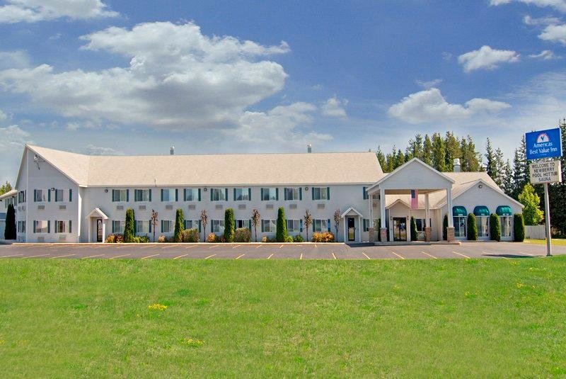 Standard Zimmer Americas Best Value Inn & Suites - Tahquamenon Country