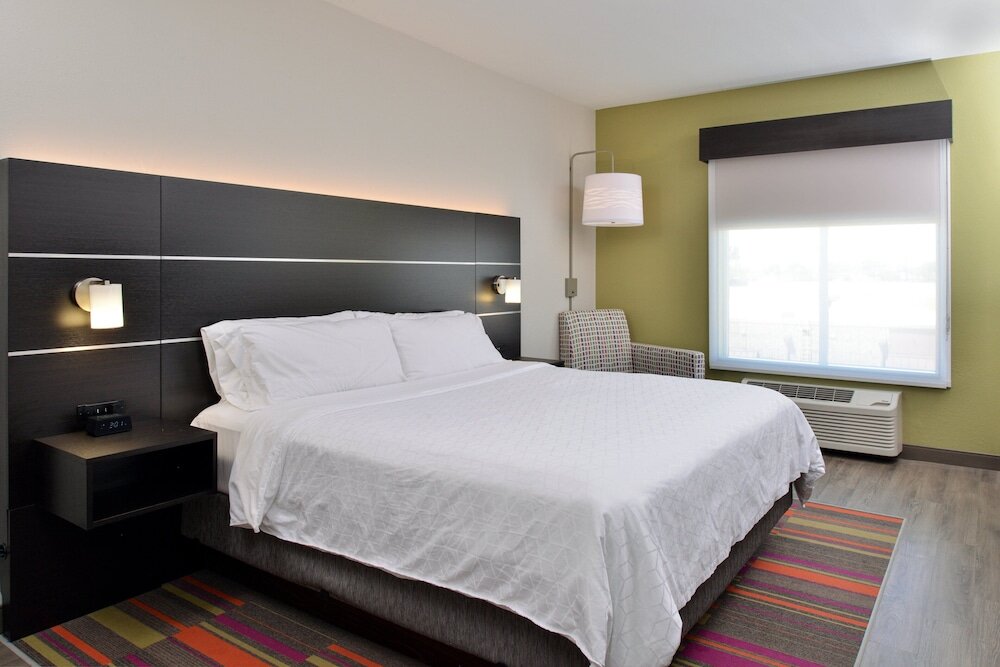 Suite 1 Schlafzimmer Holiday Inn Express & Suites Carthage, an IHG Hotel