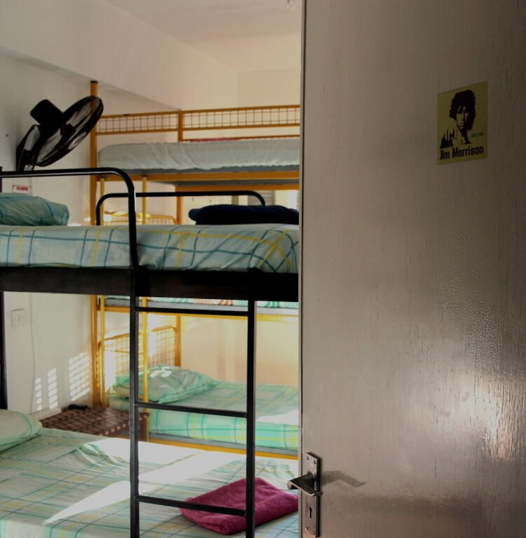 Кровать в общем номере с видом на город Lima Sol House