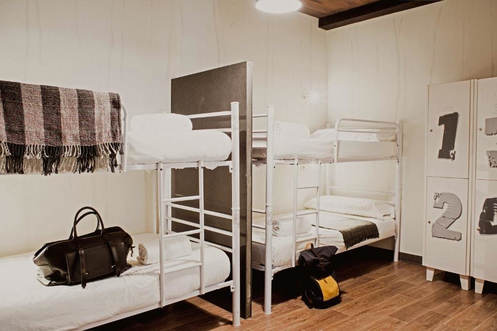 Кровать в общем номере (женский номер) room00 Ventura Hostel
