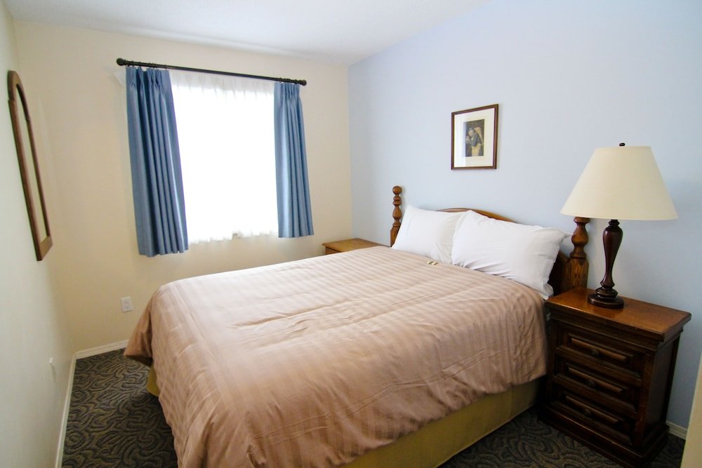 1 Bedroom Suite with balcony Heron's Landing Hotel