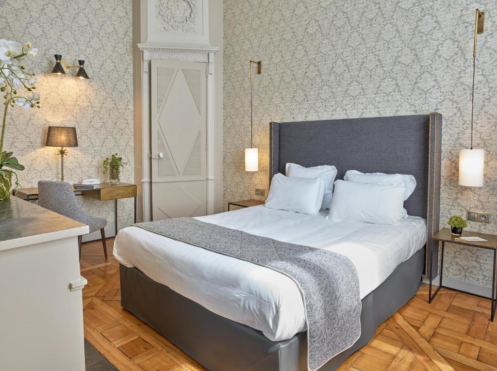 Privilege Single room with street view Hotel De Guise Nancy Vieille Ville