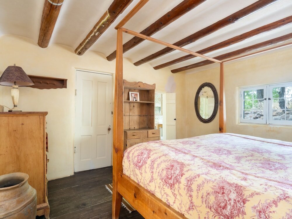 Cottage El Nido Lane Tesuque, 1 Bedroom, Sleeps 2, Private Yard, WiFi, Washer/Dryer
