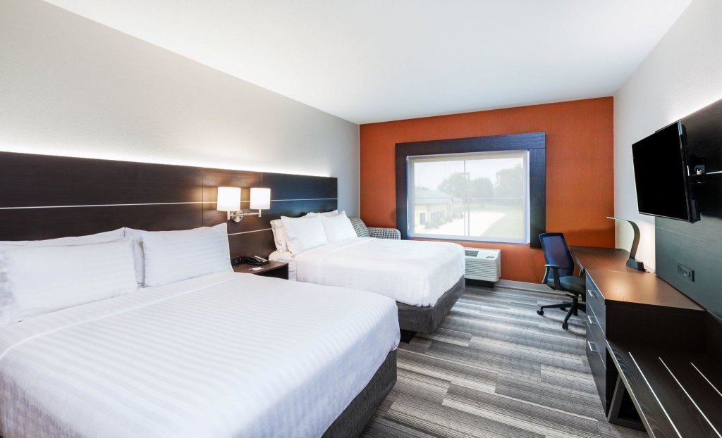 Двухместный номер Standard Holiday Inn Express & Suites - Coffeyville, an IHG Hotel