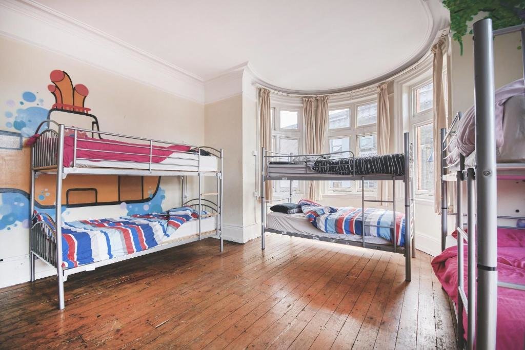 Кровать в общем номере Hootananny Hostel