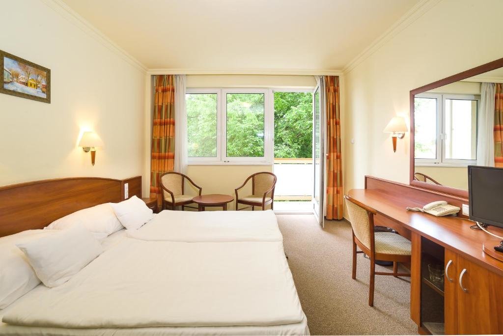 Standard Doppel Zimmer mit Balkon Hungarospa Thermal Hotel