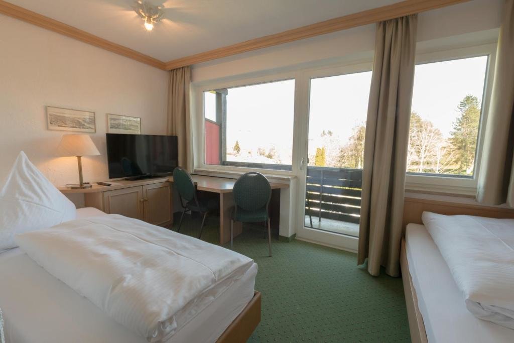 Standard Double room with balcony Hotel St. Ulrich Garni