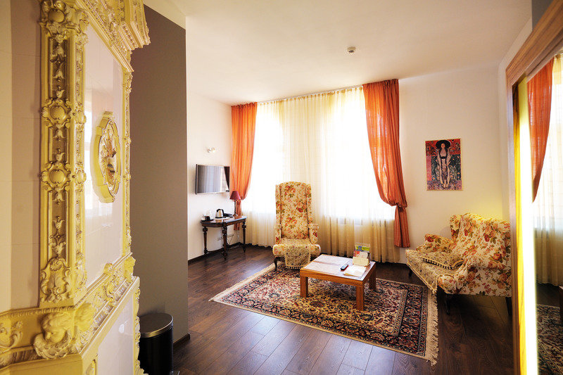 Suite Grand City Hotel Teater