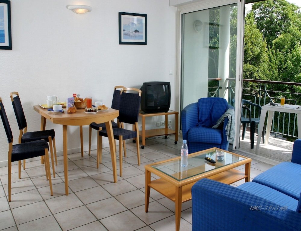 Апартаменты с балконом и с видом на сад Résidence Biarritz Ocean