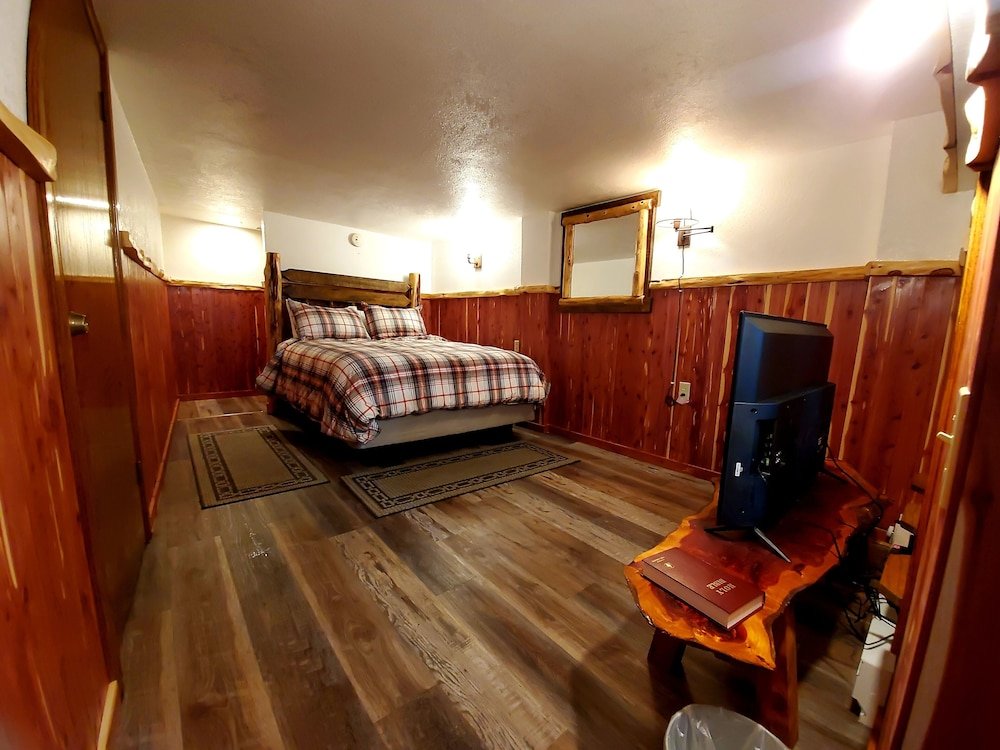 Comfort room Log Cabin Inn