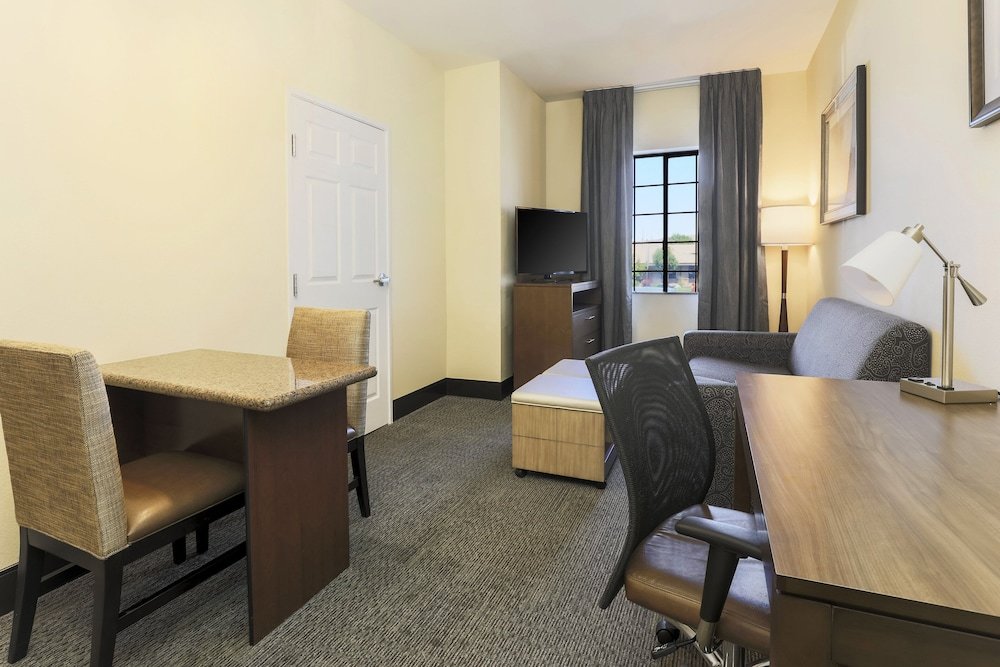 Suite 1 camera da letto Staybridge Suites Reno Nevada, an IHG Hotel