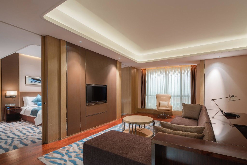 Двухместный люкс c 1 комнатой Crowne Plaza Dalian Sports Center, an IHG Hotel