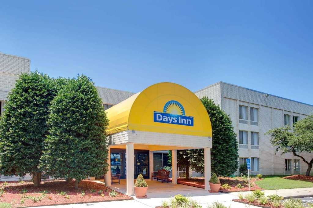 Номер Deluxe Days Inn by Wyndham Newport News City Center Oyster Point