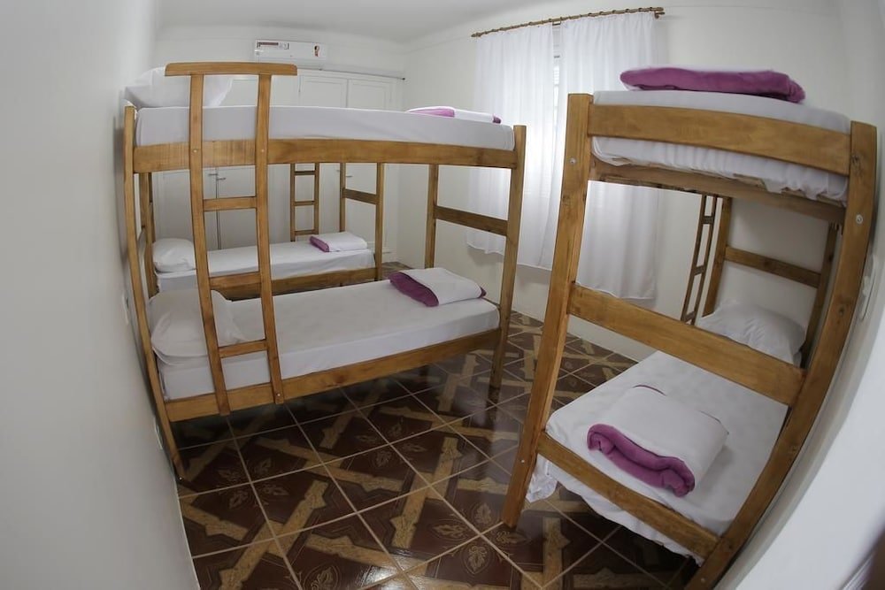 Кровать в общем номере (женский номер) Pousada - Aqui Hostel