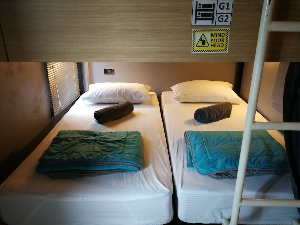Кровать в общем номере Hubb Hostel Phuket Airport