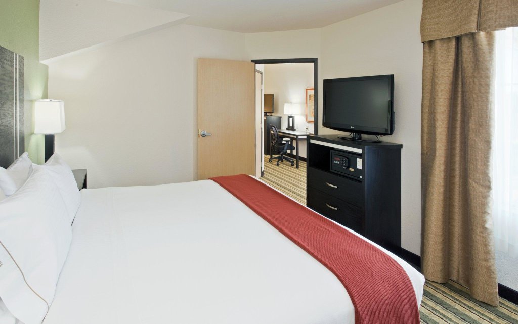 Suite 1 camera da letto Holiday Inn Express Berkeley, an IHG Hotel