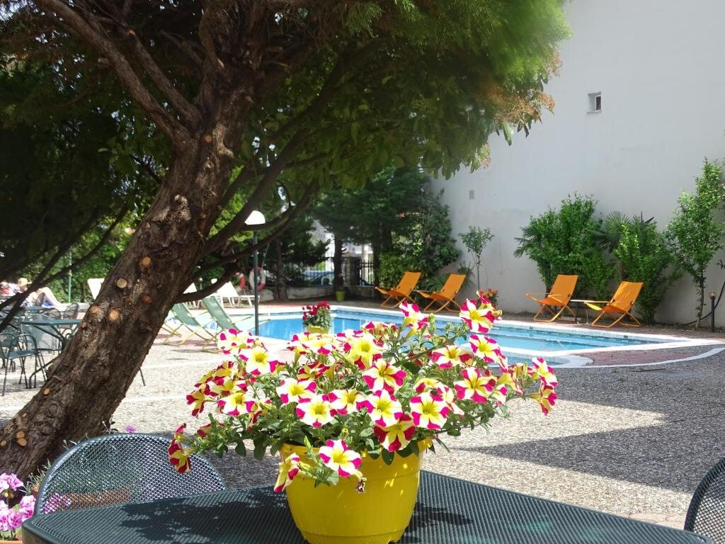 Двухместный номер Standard с видом на бассейн Olympus Hotel Villa Drosos