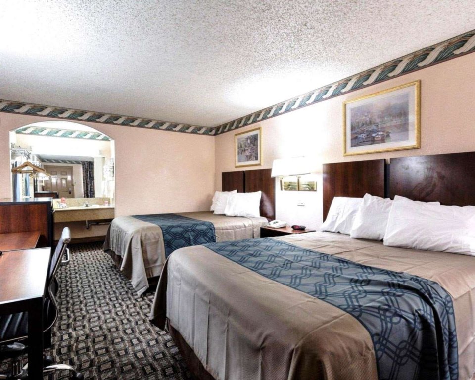 Quadruple room Americas Best Value Inn-Near NRG Park/Medical Center