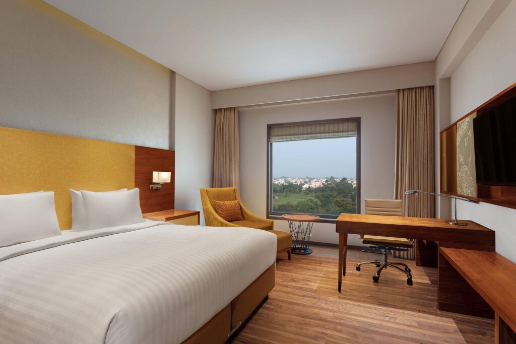 Deluxe Double room with city view Courtyard by Marriott Raipur