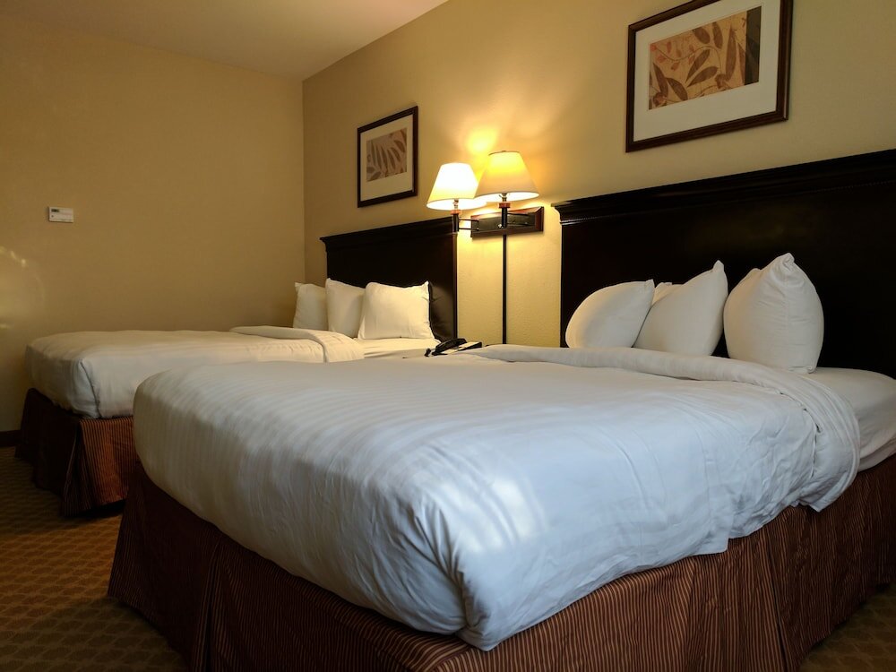 Четырёхместный номер Standard Country Inn & Suites by Radisson, Tallahassee-University Area, FL