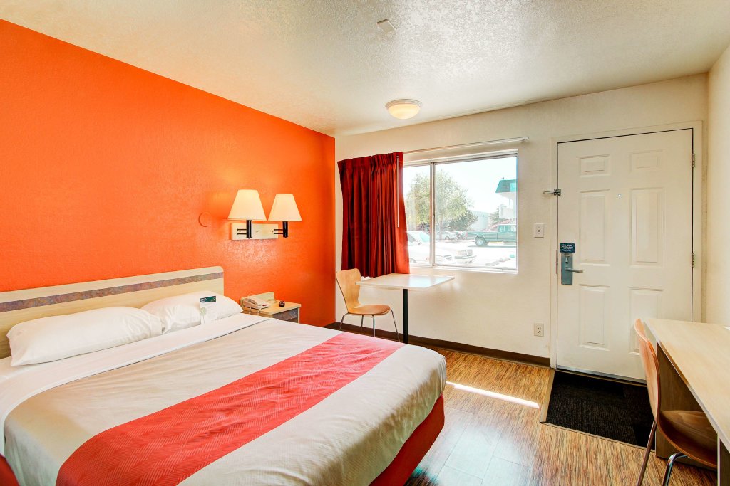 Suite Motel 6-Denver, CO - Airport