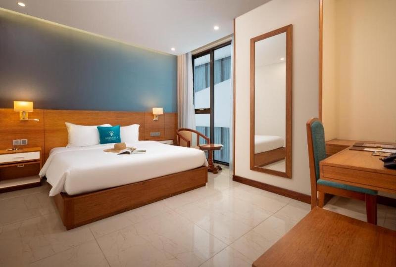 Deluxe Doppel Zimmer mit Balkon Mandila Beach Hotel Danang