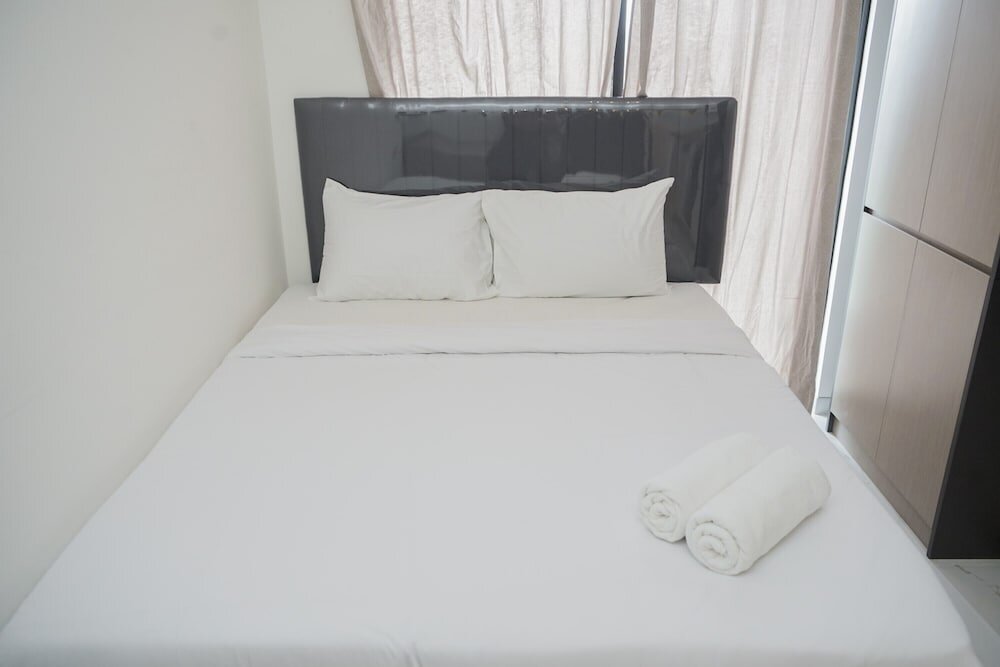 Studio Fully Furnished With Tidy Design Studio At Sky House Bsd Apartment