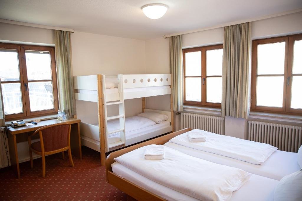 Standard quadruple chambre Hotel Falk