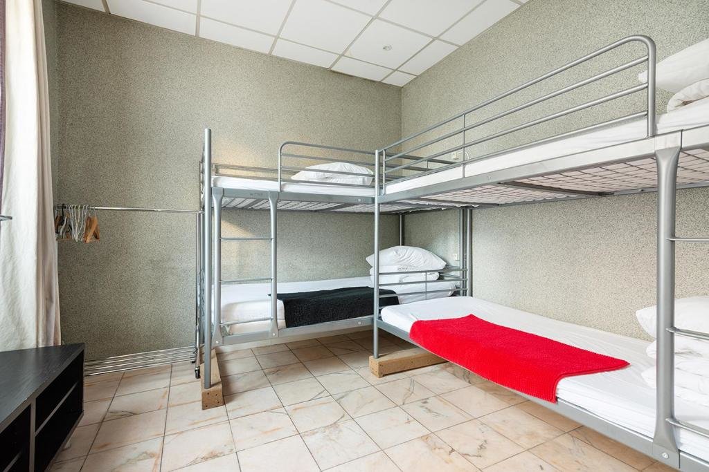 Bed in Dorm (female dorm) Cameleon Paris Guesthouse