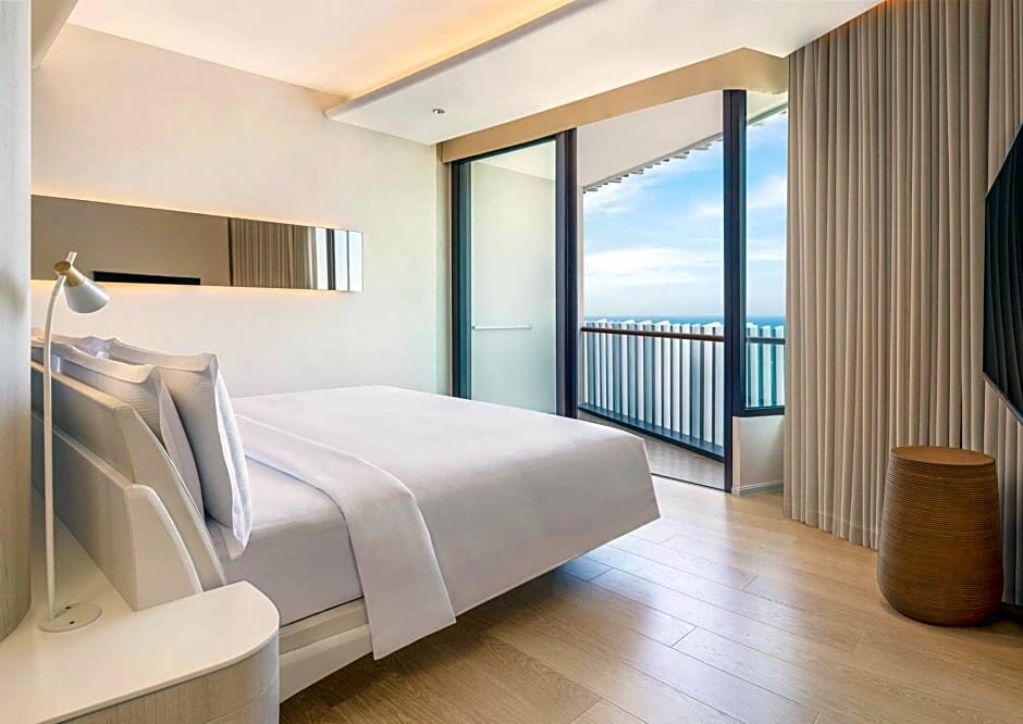 Двухместный семейный Ocean Suite Hilton Pattaya