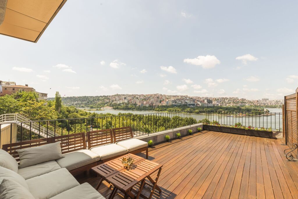 Dosso dossi hotels golden horn. Веранды в Турции. Турецкие террасы. Террасы в квартирах Турции. Номер с террасой Турция.