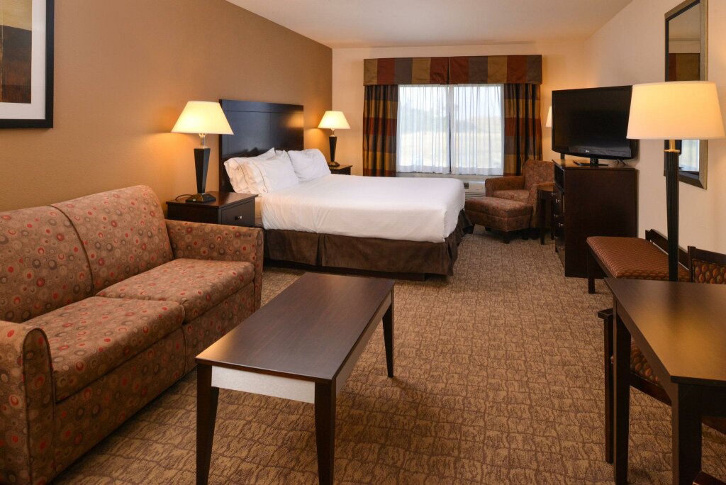 Двухместный люкс c 1 комнатой Holiday Inn Express and Suites Wheeling, an IHG Hotel