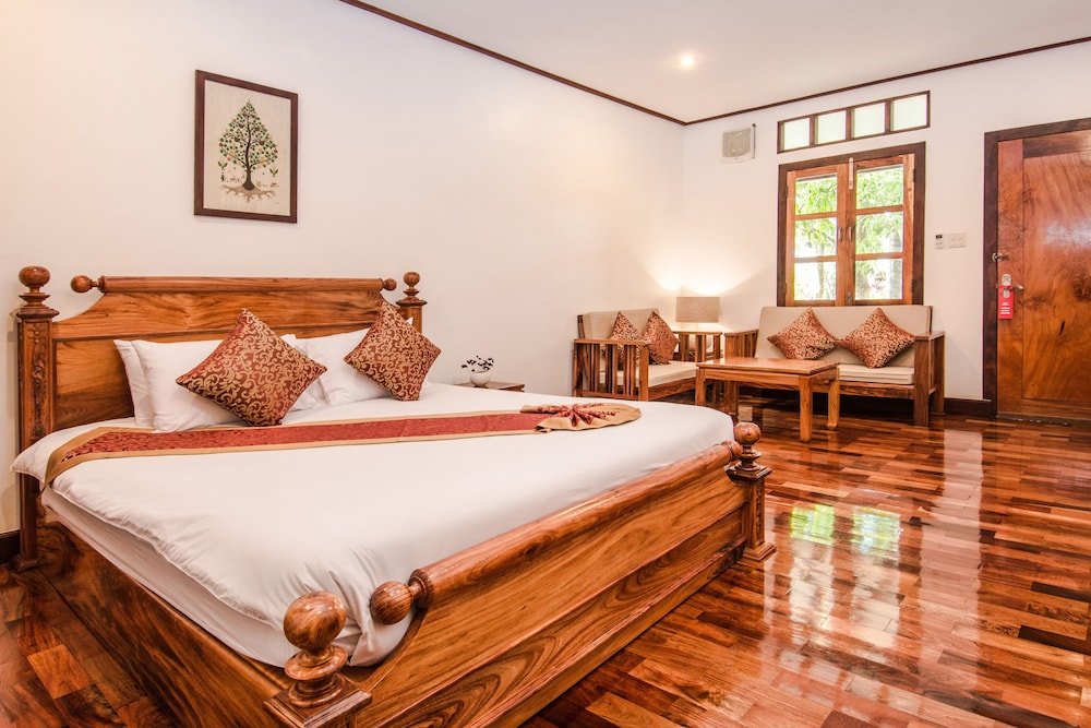 Deluxe Doppel Zimmer Keller mit Balkon Villa Ang Thong