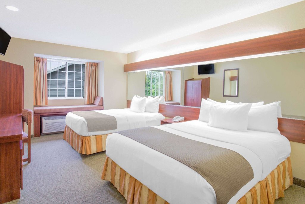 Standard quadruple chambre Microtel Inn & Suites by Wyndham Gassaway/Sutton