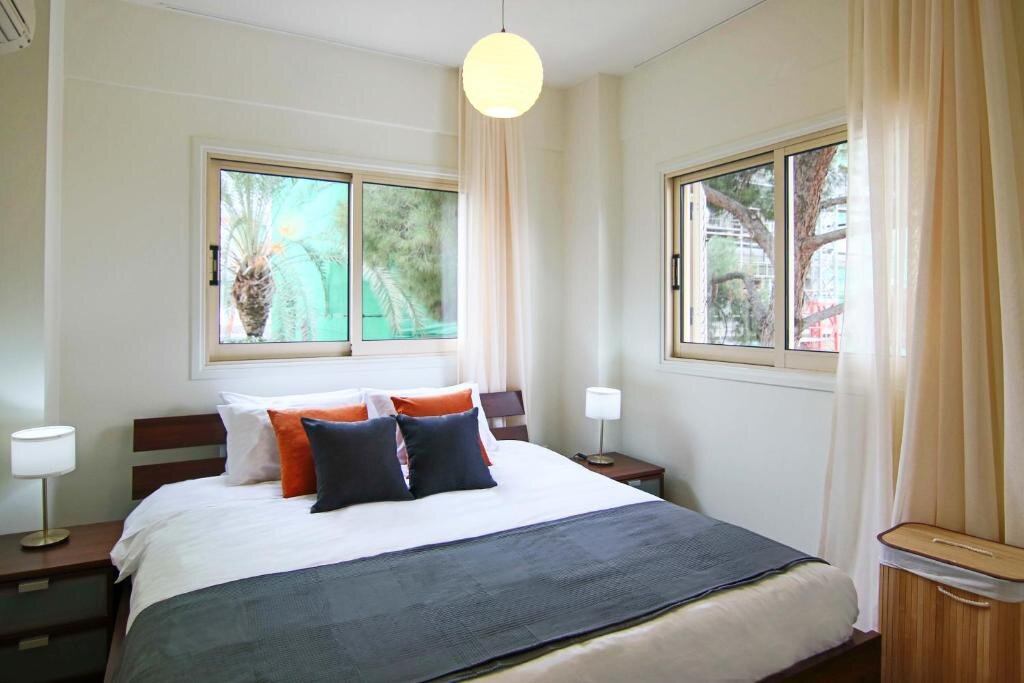 Apartment Phaedrus Living: City View Luxury Iras Flat 102