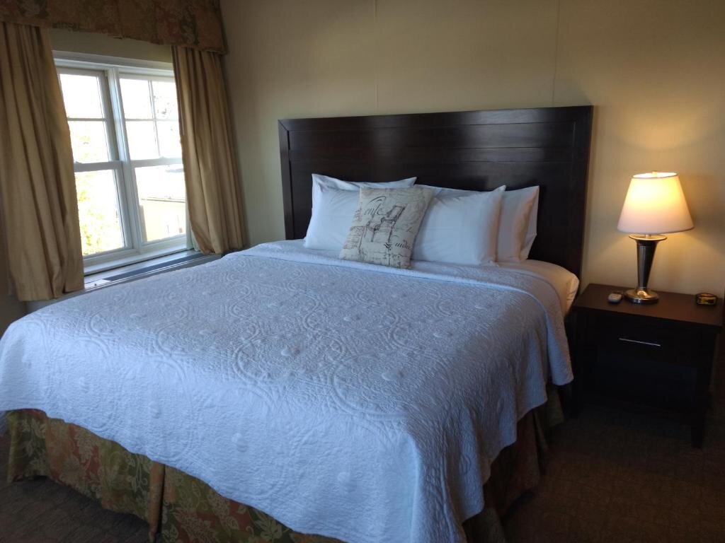 Standard Double room with lake view Harbor House Inn