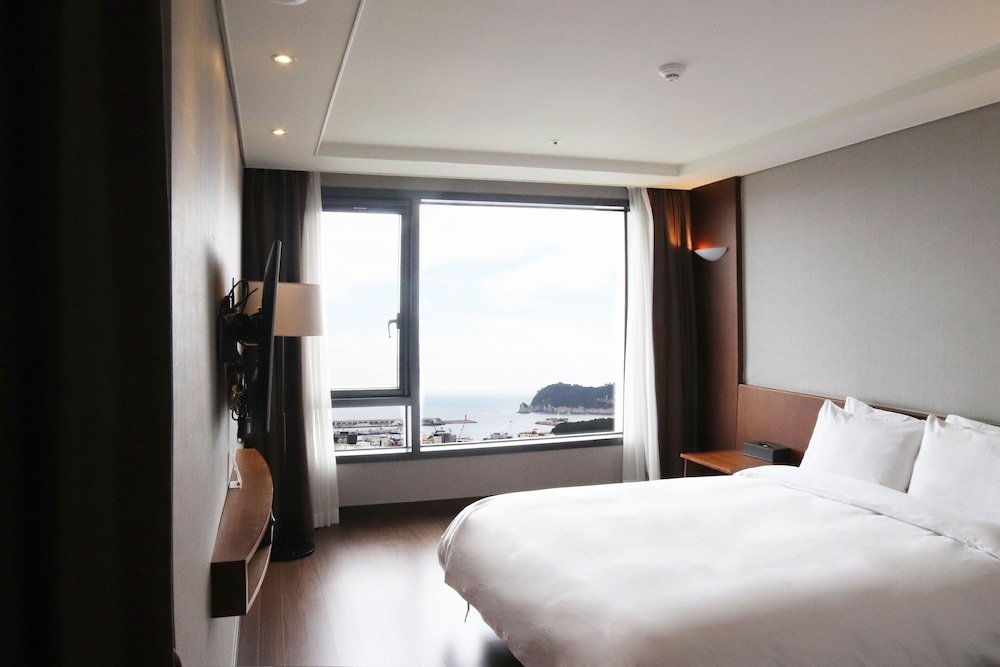 Suite Jeju Hotel the M