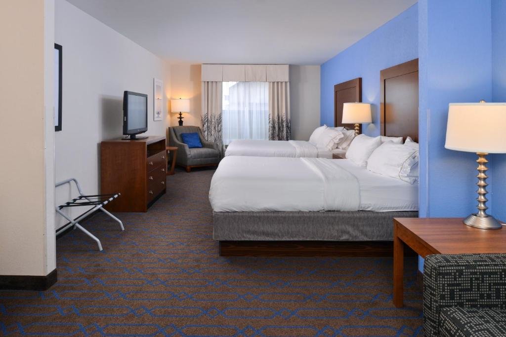 Suite Holiday Inn Express Hotel & Suites Terre Haute, an IHG Hotel