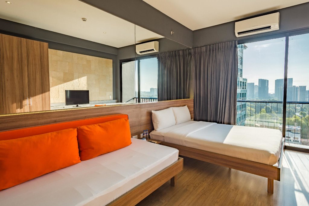 Habitación doble Estándar con balcón Azumi Boutique Hotel, Multiple Use Hotel Staycation Approved