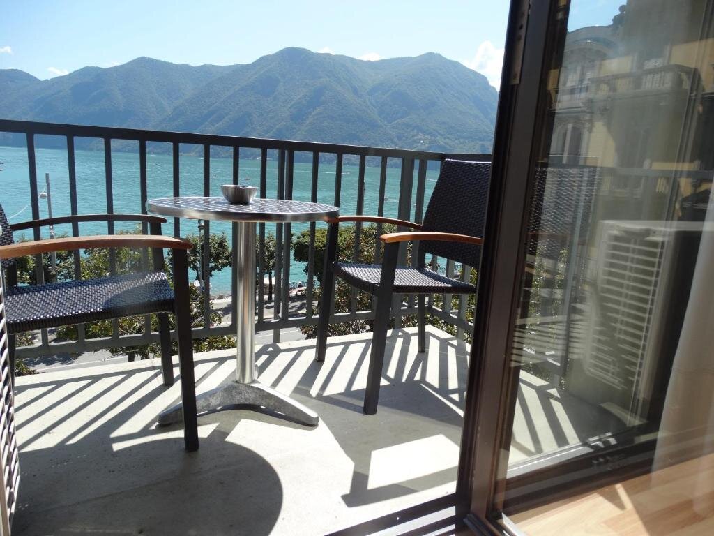 Двухместный номер Standard с балконом и с видом на озеро Swiss Lodge Nassa Garni