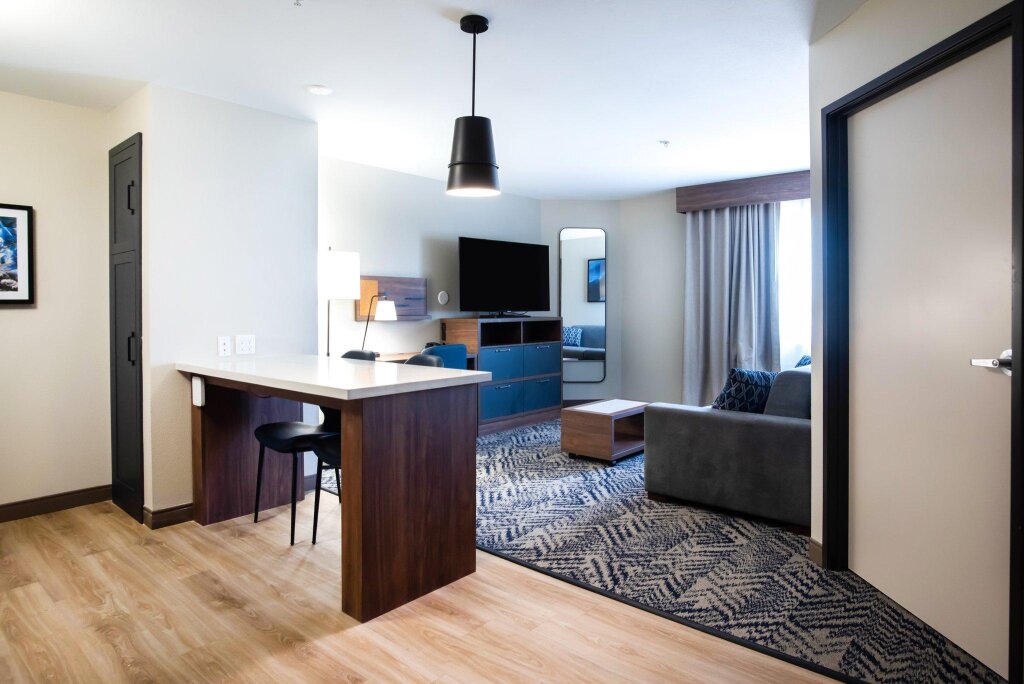 Двухместный люкс c 1 комнатой Candlewood Suites Lake Charles-Sulphur, an IHG Hotel