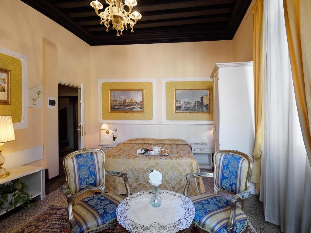 Superior Double room with canal view Hotel Corte dei Greci