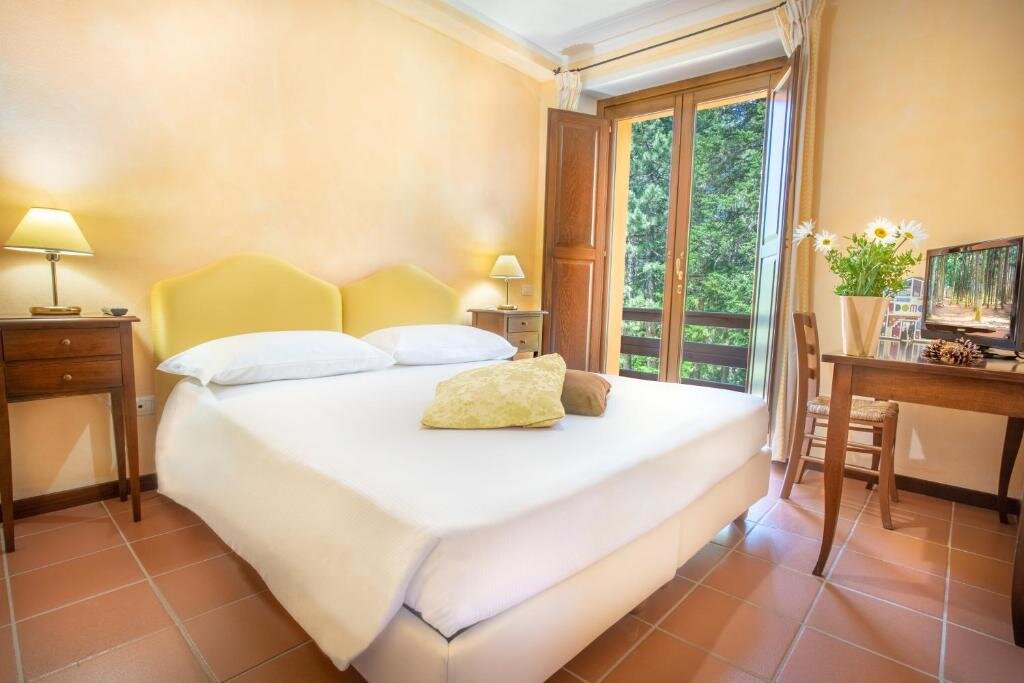 Двухместный номер Comfort с видом на горы Vallicciola Nature Hotel